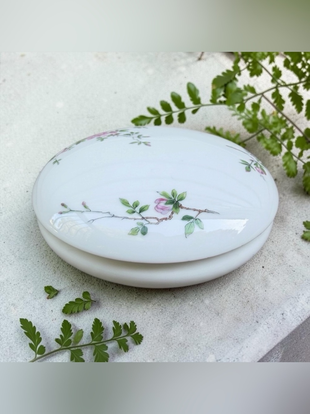 Haviland Limoges Covered Porcelain Bonbonnière Serving Dish in Floral Detail